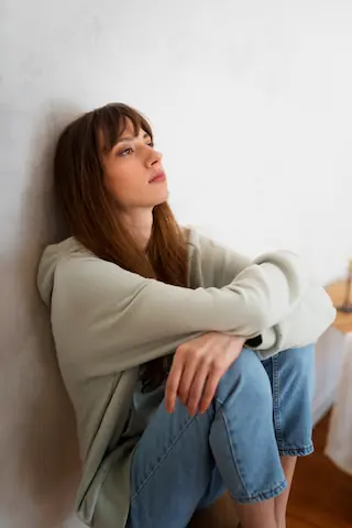 Femme en introspection – thérapie individuelle à Treillières près de Nantes